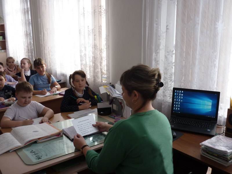 В Хабарскую среднюю школу № 2 поступили ноутбуки и новое оборудование для столовой