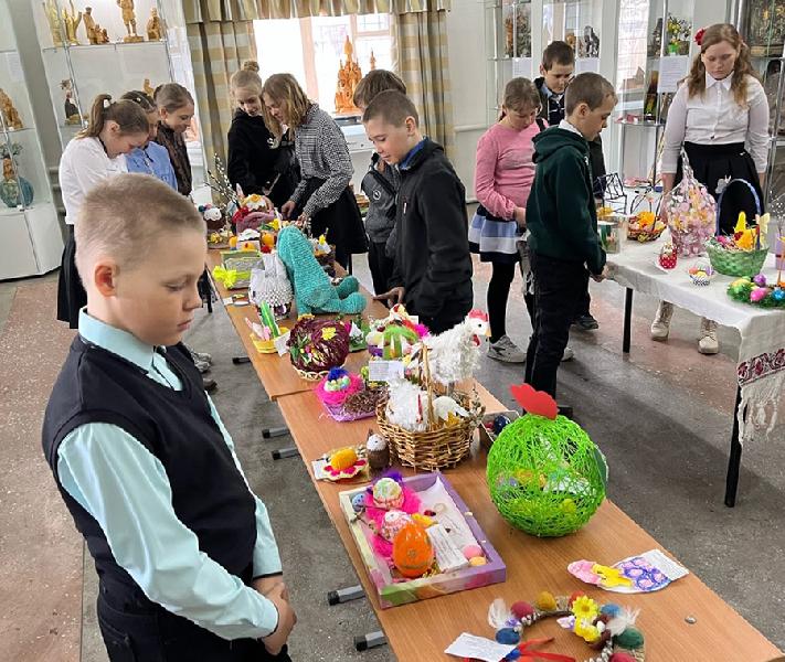 В Хабарском музее проходит выставка пасхальных работ