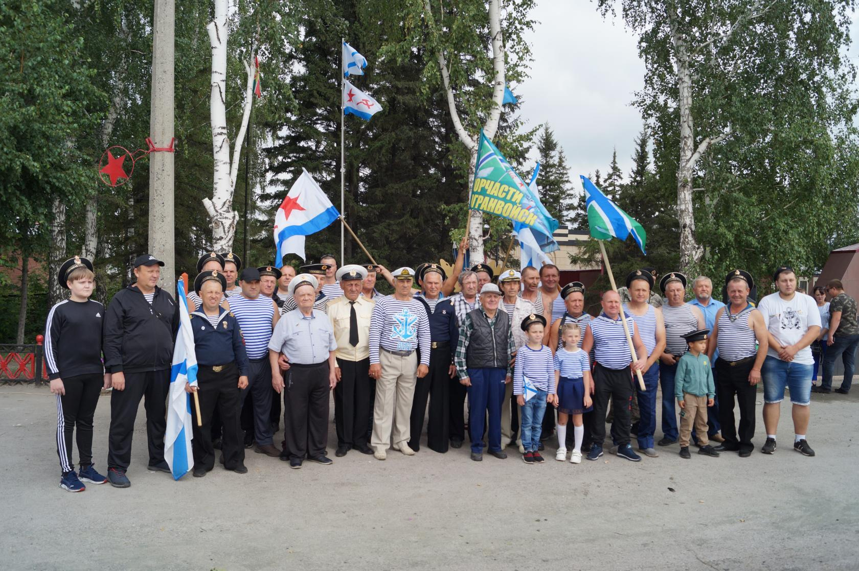 Хабарские моряки отметили свой праздник