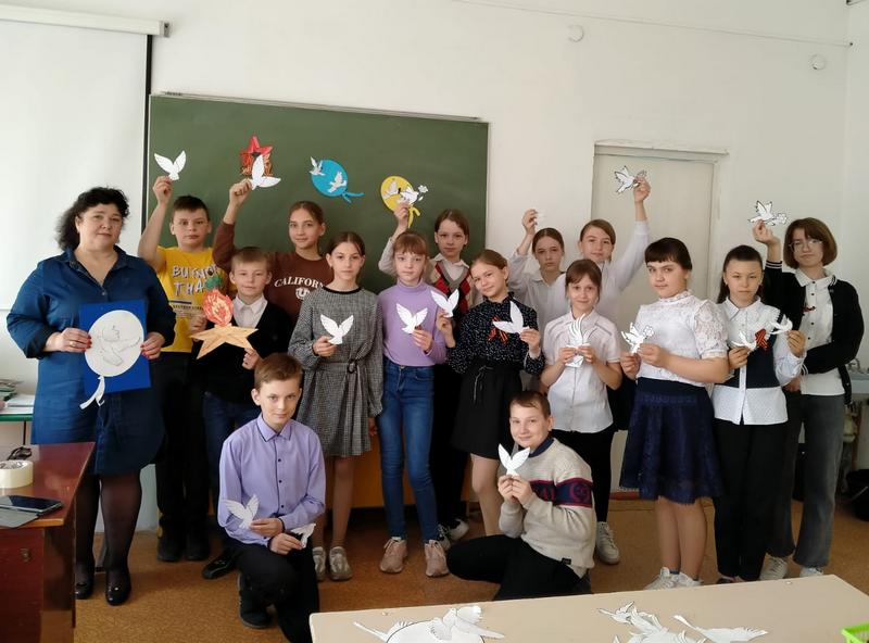 Ученики 5 «А» класса ХСШ № 2 приняли участие в  акции «Окно Победы»