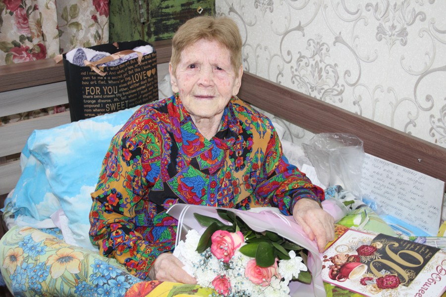 Александре Кирилловне Горшковой из Хабаров исполнилось 90 лет