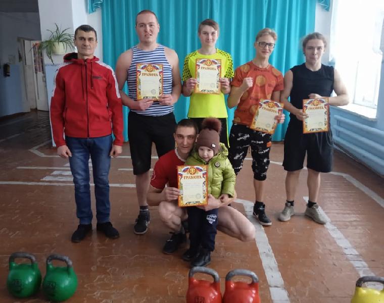 В Мартовке состоялся новогодний турнир по гиревому спорту