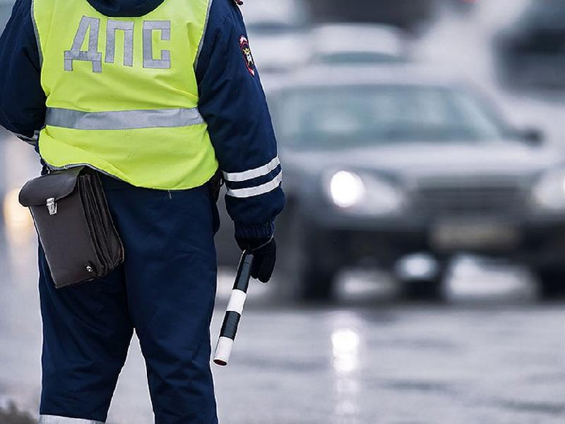 Житель Киргизии попался на даче взятки сотрудникам ДПС