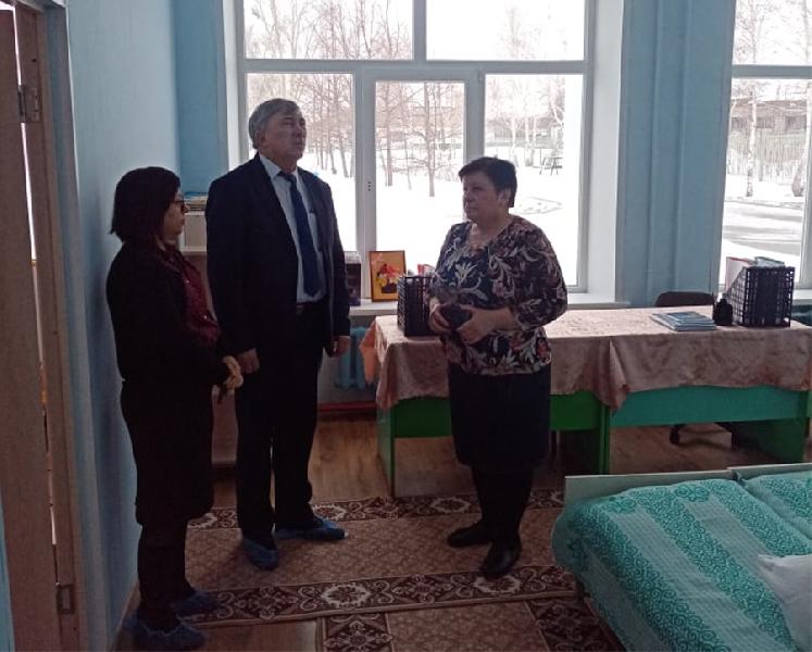 Глава Хабарского района проверил готовность нового помещения детсада к приёму детей