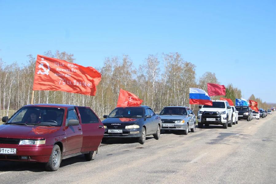 В Хабарском районе состоялся автопробег, посвящённый 79-й годовщине Победы в Великой Отечественной войне