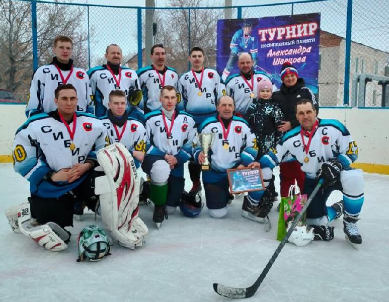 Команда «Сибирь» Хабарского района заняла 1 место в межрайонном турнире по хоккею