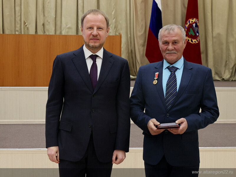 30 ноября Губернатор Виктор Томенко вручил госнаграды Российской Федерации и Алтайского края работникам сельского хозяйства и перерабатывающей промышленности 