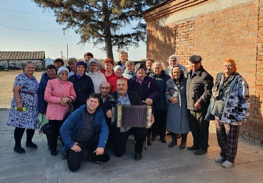 Новоильинские ветераны побывали на экскурсии в КФХ Алексея Могильного