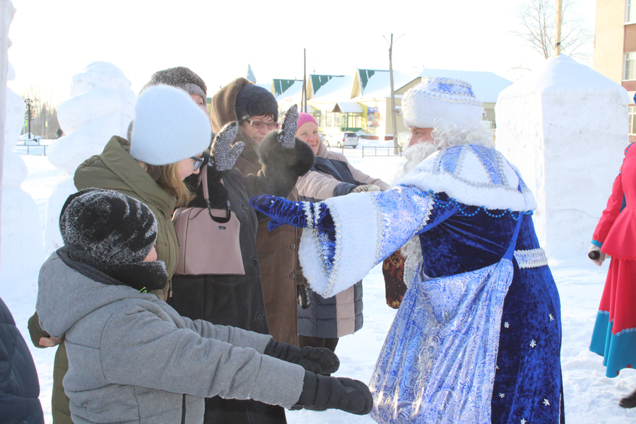 В райцентре состоялось открытие главной новогодней ёлки