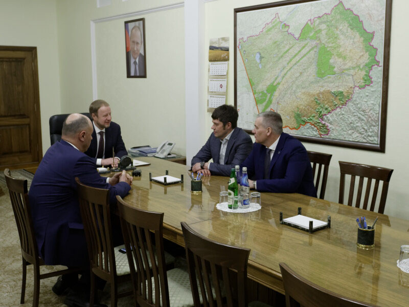 Губернатору Виктору Томенко представлен новый руководитель Управления Федеральной налоговой службы по Алтайскому краю