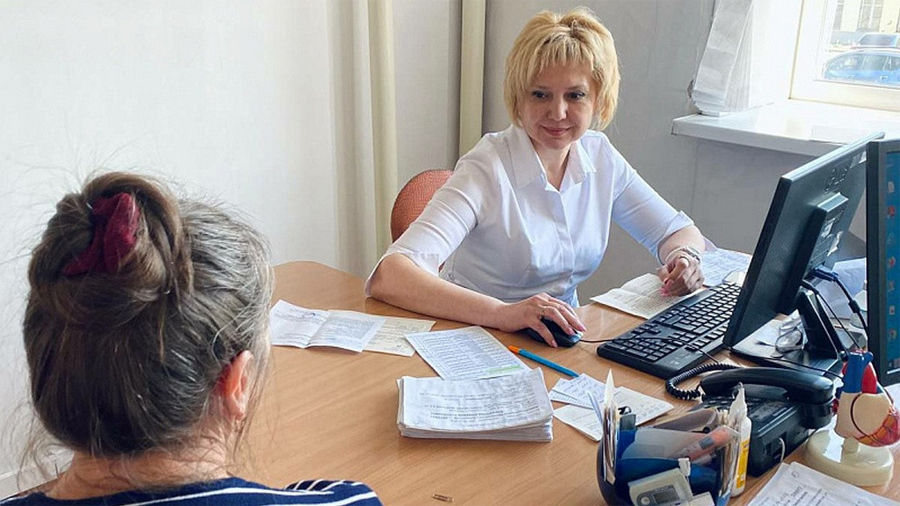Сотрудники 75 трудовых коллективов Алтайского края прошли в 2022 году комплексное медицинское обследование 