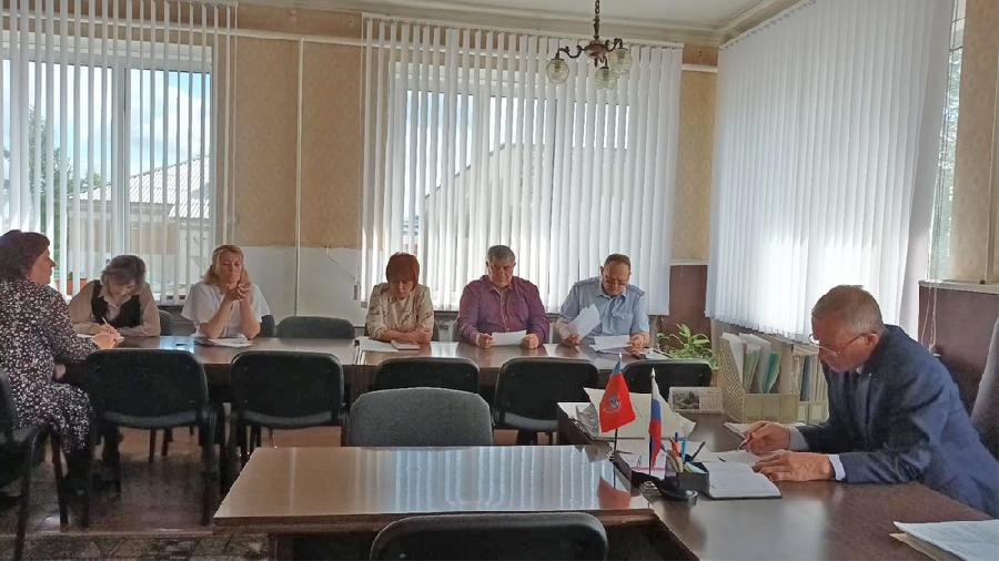 На комиссии в администрации Хабарского района обсудили вопросы профилактики преступлений и правонарушений 