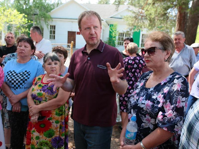 Губернатор Виктор Томенко проконтролировал, как тушат крупный лесной пожар в Егорьевском районе 