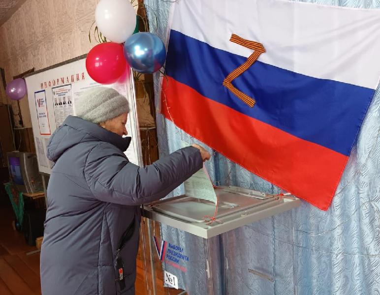 В Хабарском районе продолжается голосование на участках по месту жительства