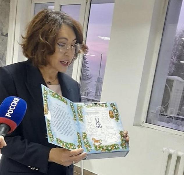 Порядка 128 тысяч школьников Алтайского края получат губернаторские новогодние подарки