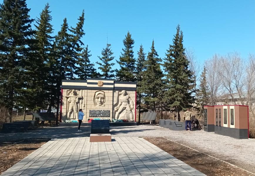 В Хабарах проводятся работы по благоустройству мемориала
