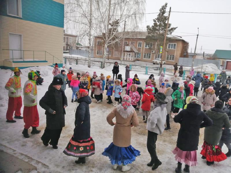 В Хабарской СОШ №2 проводили Масленицу