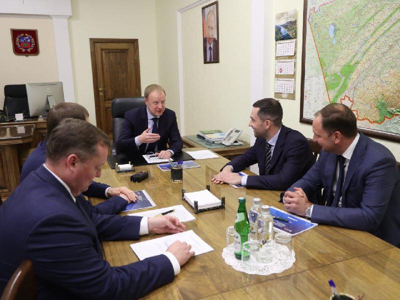 Губернатор Алтайского края Виктор Томенко и генеральный директор «Россети Сибирь» Антон Дьячков обсудили повышение надежности электросетевого комплекса региона