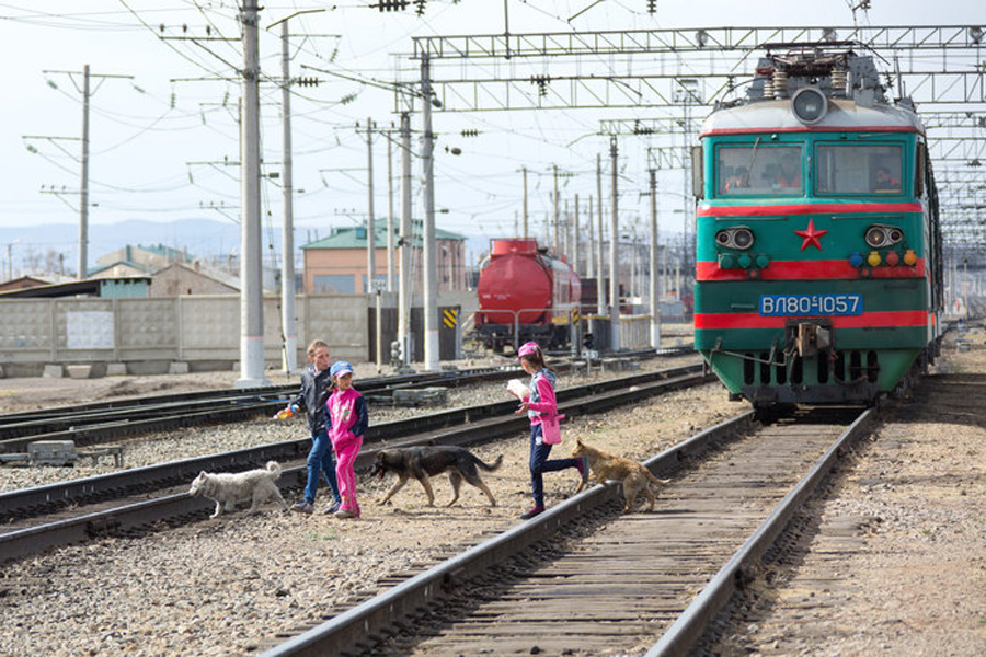 Железная дорога не терпит беспечности!
