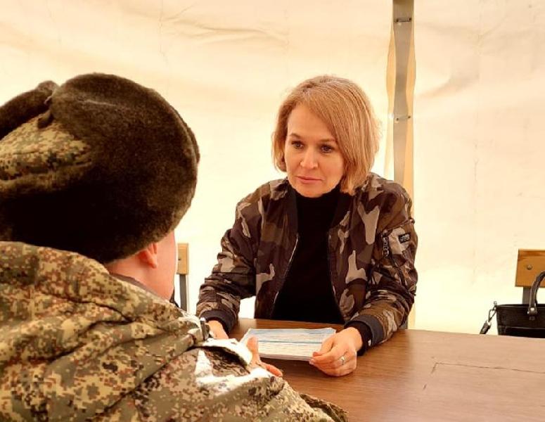 Представители краевой Минсоцзащиты начали работу с мобилизованными в учебном центре г. Омска