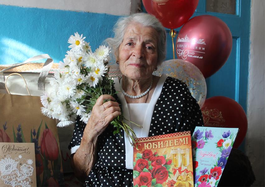 Анна Григорьевна Дуля из Мартовки отметила 90 лет