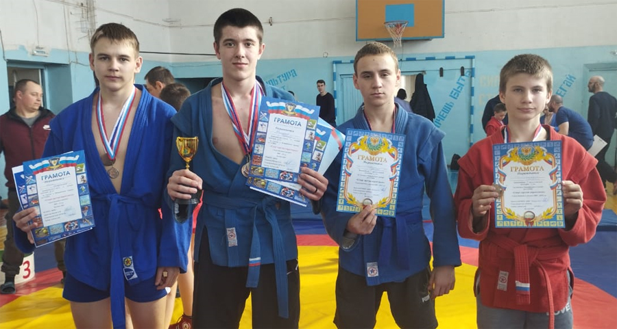 Хабарские самбисты привезли новые награды с межрайонного турнира