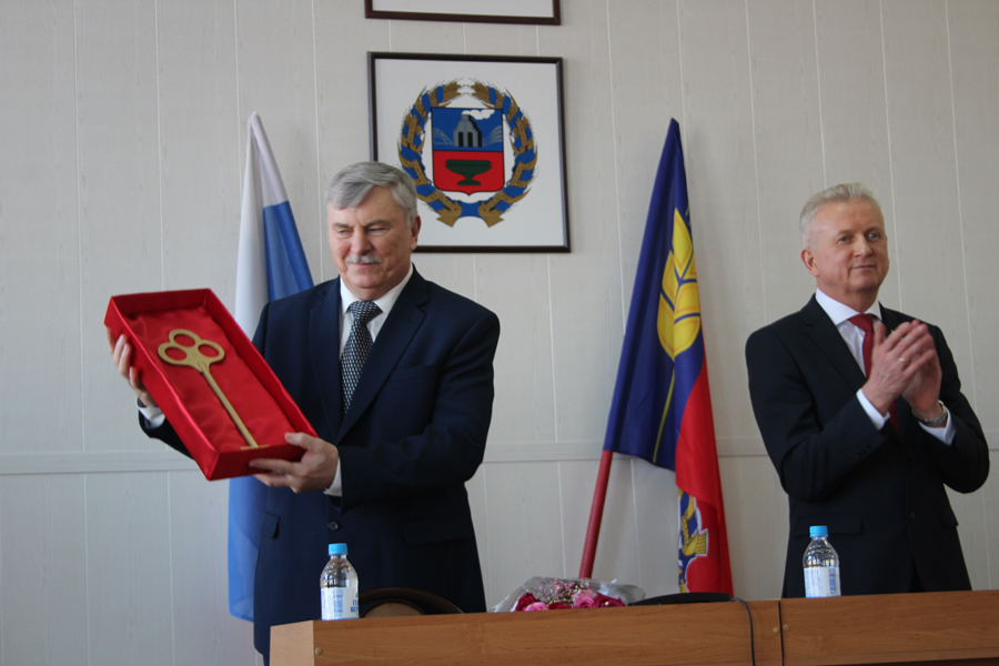 Избран глава Хабарского района!