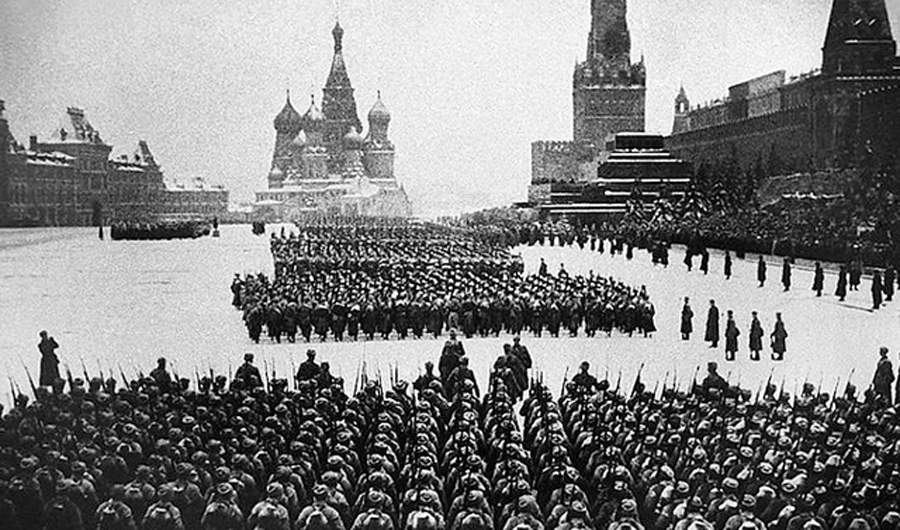 День проведения военного парада на Красной площади в Москве в 1941 году