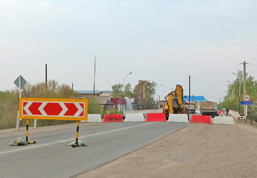 В Хабарах закрыли на ремонт центральный мост